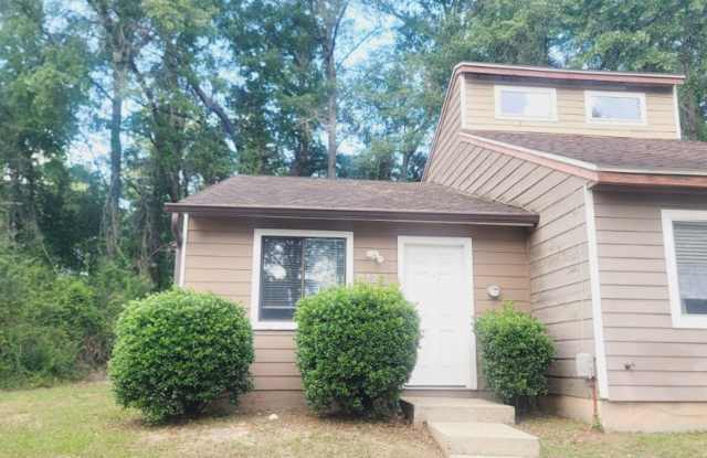 LOVELY 1/1 w/ Vaulted Ceilings, Plank Vinyl Floors, & Patio Available NOW for $1150/month! Close to FSU & TSC! photos photos