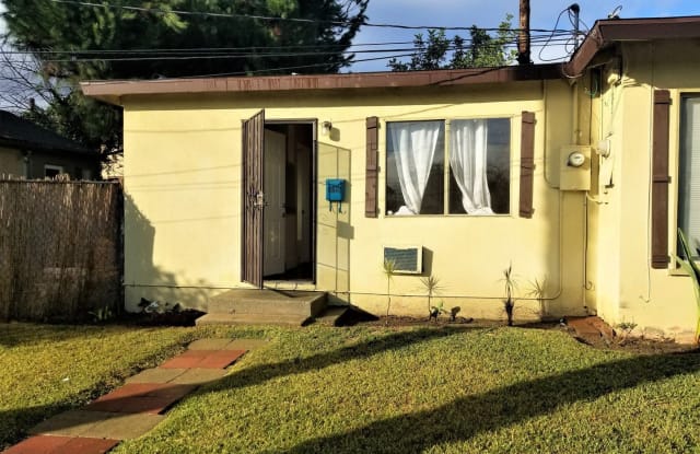 439 1/2 West Walnut Ave - 439 1/2 W Walnut Ave, Monrovia, CA 91016