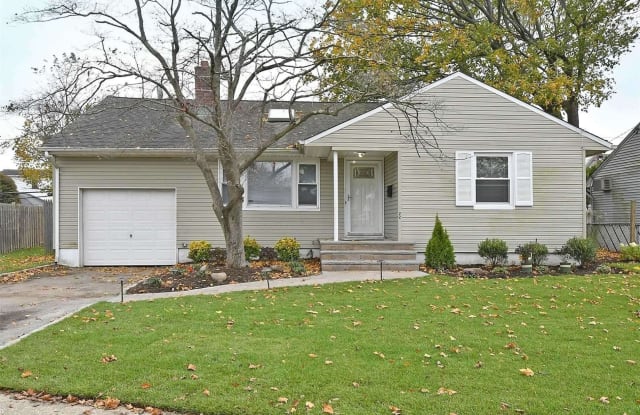 22 Azalea Court - 22 Azalea Court, Plainview, NY 11803