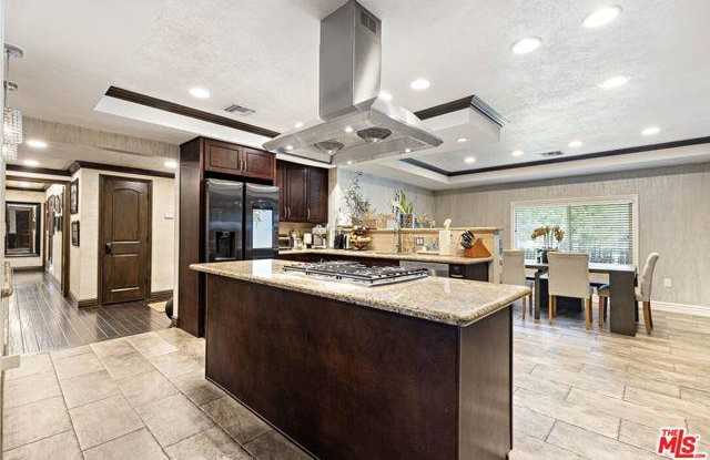 22450 Hatteras Street photos photos
