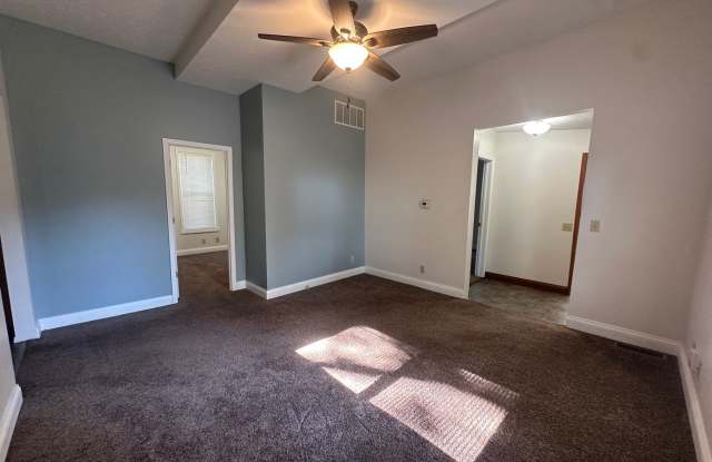3-Bedroom Home near Downtown Bloomington! Gallery 4