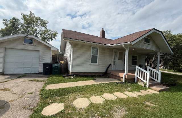 Large 3 Bed 1 bath home with detached Garage! photos photos Large 3 Bed 1 bath home with detached Garage! photos photos