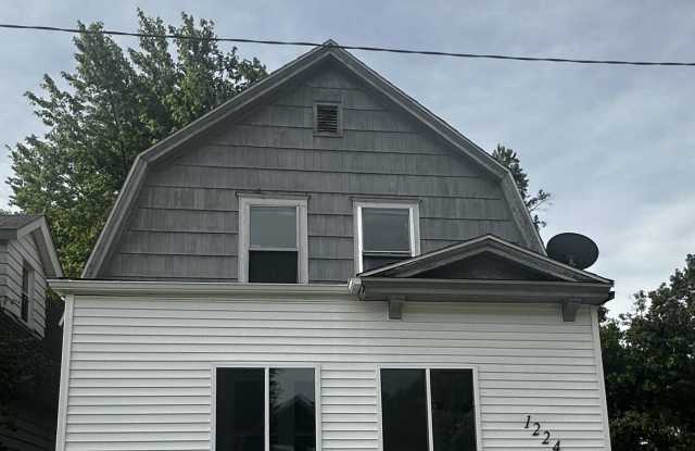 1224 E Madison St photos photos