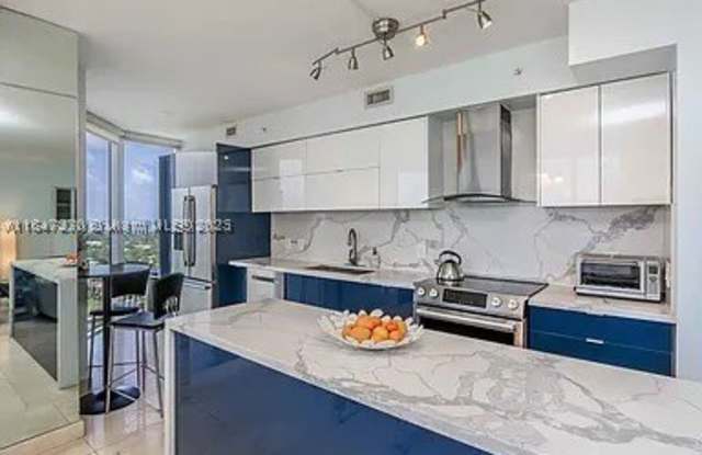 4775 Collins Ave Gallery 2