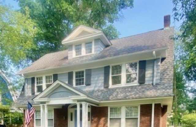 136 Centre Street South photos photos