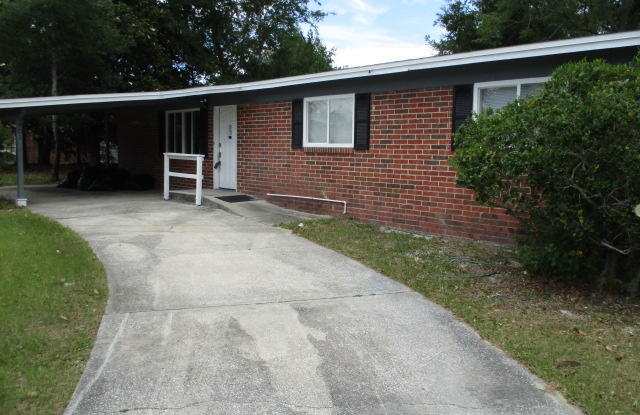 401 GANO AVE - 401 Gano Avenue, Bellair-Meadowbrook Terrace, FL 32073