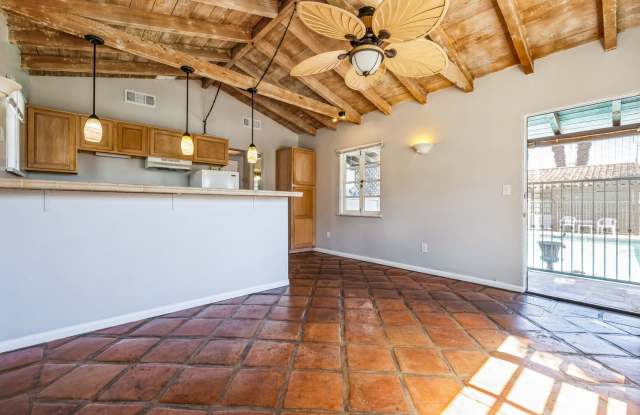 140 E. Tamarisk Road photos photos