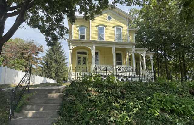 413 East Illinois Avenue - 1 photos photos