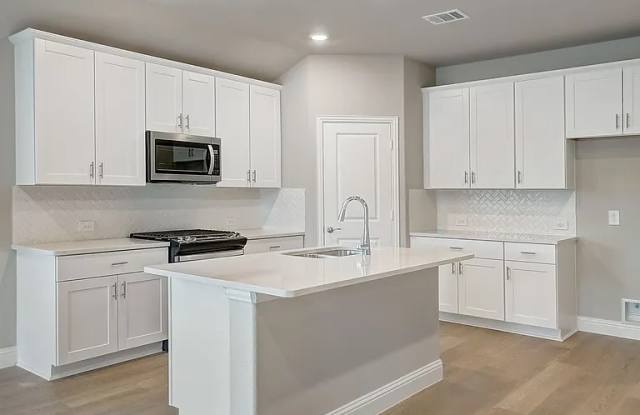 1209 Gardendale Hollow Lane Gallery 2
