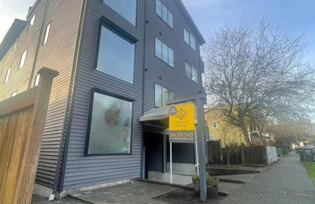 6813 LIVE STEPS TO GREEN LAKE PARK AND RETAIL CORE photos photos