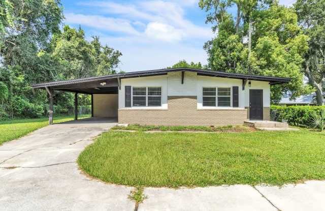 3 bedroom, Lakefront home for rent! Gallery 1