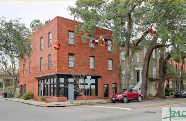 404 W Taylor Street - 404 West Taylor Street, Savannah, GA 31401