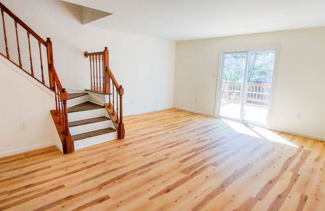 Newly Renovated 3-Level Townhome available NOW in Burtonsville photos photos