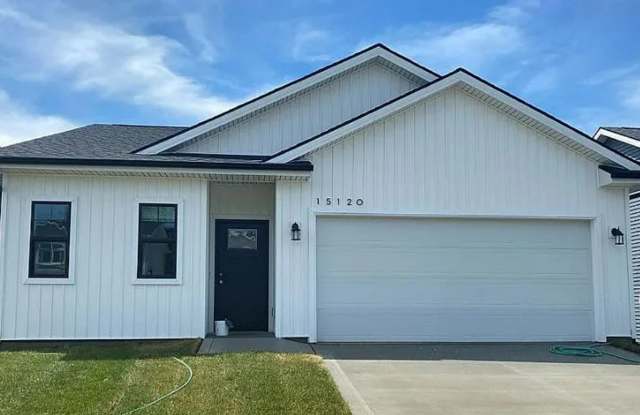 Newer 3BR 2.5ba house in Urbandale, available July 6th! photos photos