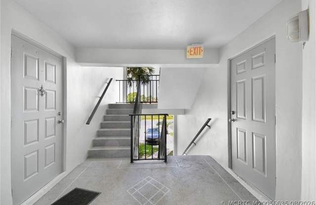 1008 Green Pine Boulevard Gallery 4