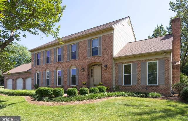 8467 CLOVER LEAF DRIVE - 8467 Clover Leaf Drive, McLean, VA 22102
