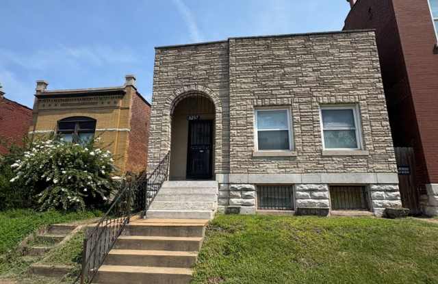 What a Gem! - 3207 Dakota Street, St. Louis, MO 63111