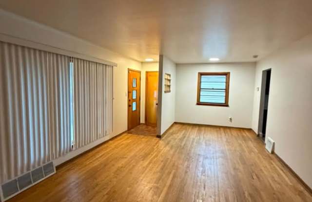 15317 Steinway Boulevard Gallery 3