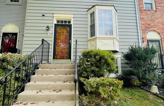 10114 CHESTNUT WOOD LANE - 10114 Chestnut Wood Lane, Burke Centre, VA 22015