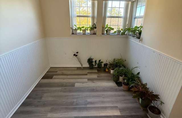 8381 MONTGOMERY RUN Road Gallery 4