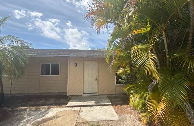 ** NORTH FORT MYERS 3 BEDROOMS\2 BATHS READY FOR A LONG TERM TENANT ** PET FRIENDLY ** DUPLEX ** photos photos