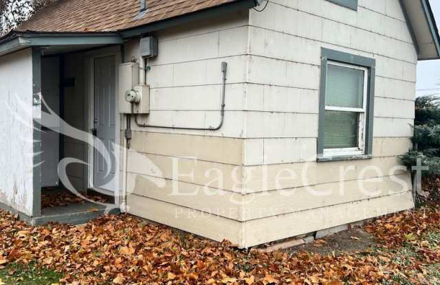 Quaint, Country One-Bedroom House Surrounded by Orchards - 53534 Locust Road, Umatilla County, OR 97862