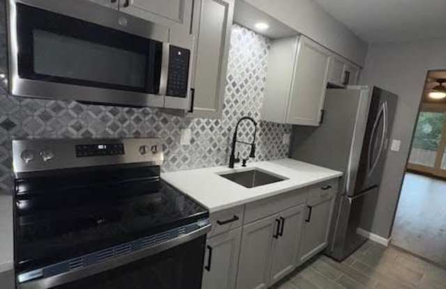 1003 Parkview Drive photos photos