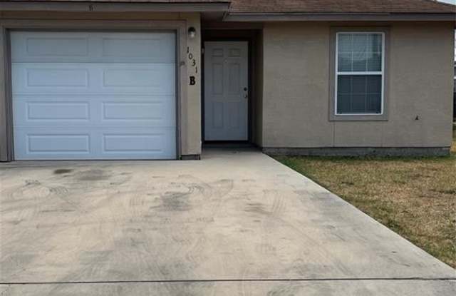 1031 Helen Drive - 1031 Helen Drive, New Braunfels, TX 78130