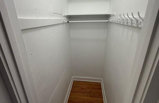 3753 North Marshfield Ave. Gallery 3