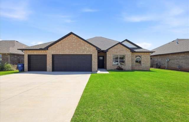 704 N Cottontail Way Gallery 1