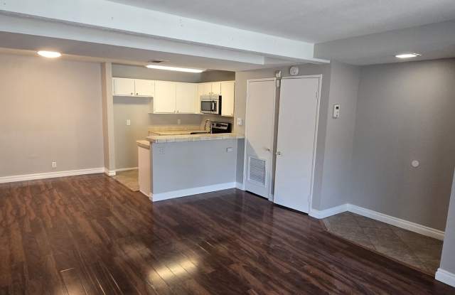 Spacious 2 Bedroom with Private Patio & In-Unit Laundry Gallery 4