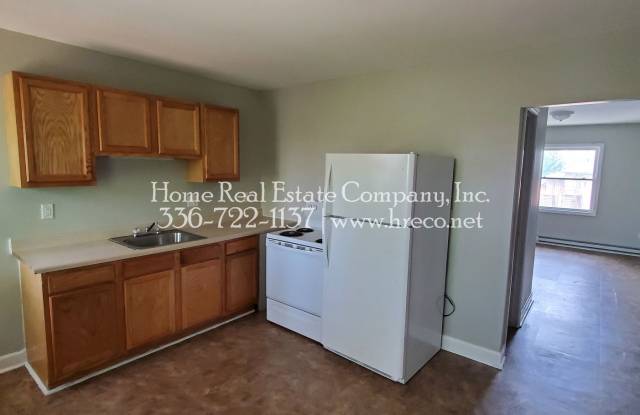 Cambridge Apartments | 2334 N. Cherry Street Apt D Gallery 3