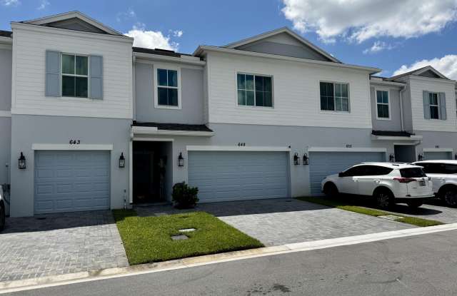 649 NE Waters Edge Lane photos photos