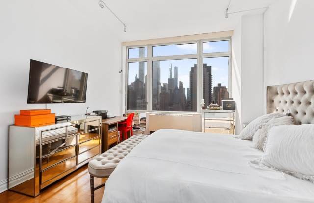 401 East 60th Street Gallery 3