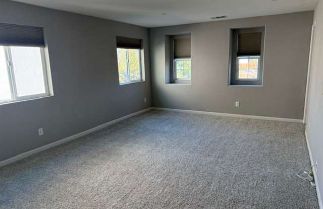5 Bedroom House in Natomas! Gallery 4