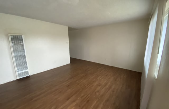 460 N East St - 460 North East Street, Hanford, CA 93230
