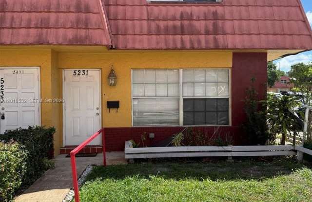 5231 NW 27th St photos photos