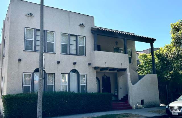 LARGE 1 BEDROOM 1 BATH UPSTAIRS UNIT READY FOR MOVE IN! photos photos