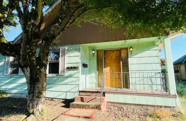 Charming 1 Bed, 1 Bath House with Yard in Mt Tabor - 5624 Southeast Ankeny Street, Portland, OR 97215