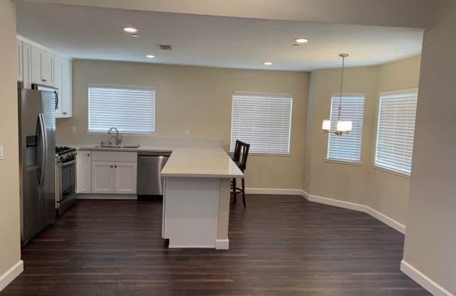 1367 Holly Park Way Gallery 3