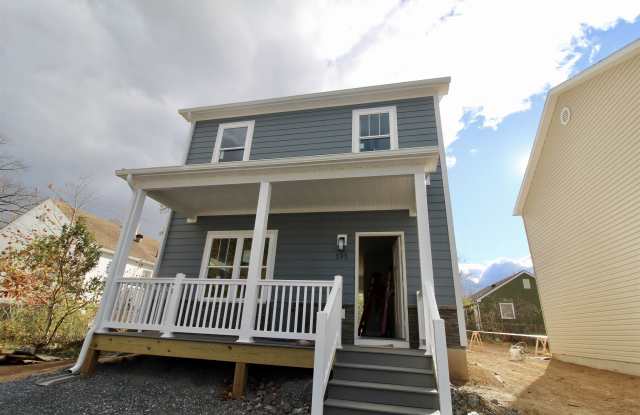 395 N EFFINGER ST photos photos