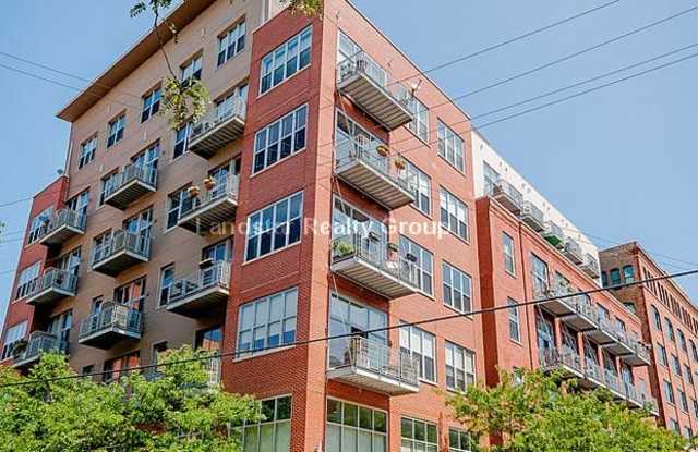 824 W Superior St - 824 West Superior Street, Chicago, IL 60642