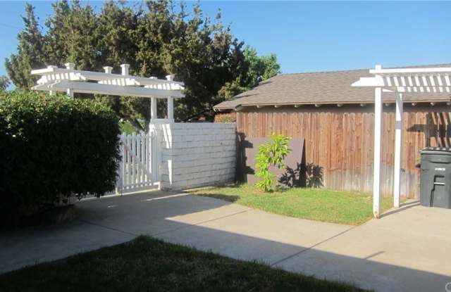 2323 E Garfield Avenue Gallery 2