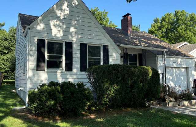 3 Story Home Available Now Near Campus! - 1558 South National Avenue, Springfield, MO 65804