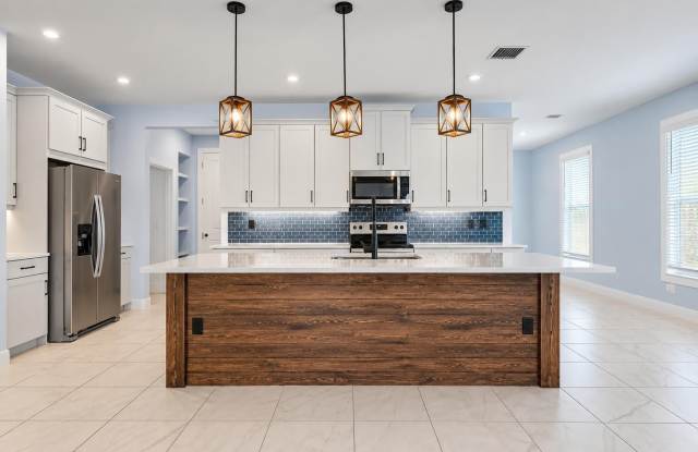 3524 NW SOLANGE Court Gallery 3