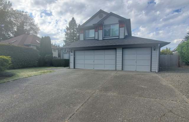 Bright 4BD/2.5BTH Lynnwood Home with Vaulted Ceilings  Large Backyard! photos photos