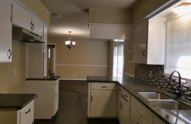 10555 Royal Oaks Drive Gallery 3