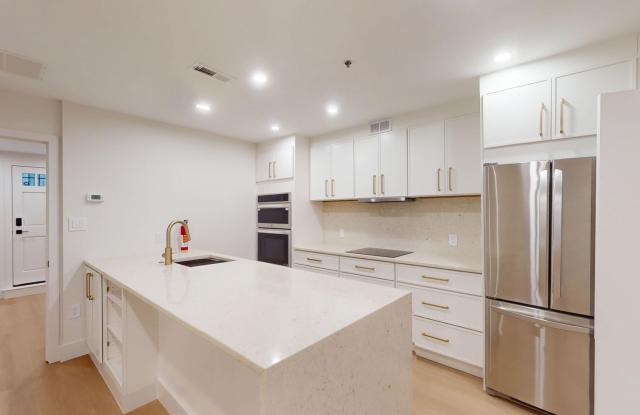 Newly Renovated, AMAZING Location, One Bedroom in West End! -Private Patio! Gallery 4