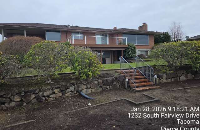 View home North Tacoma - 3 bedroom, 3.5 bathroom, 6 car garage - Available NOW!!! photos photos