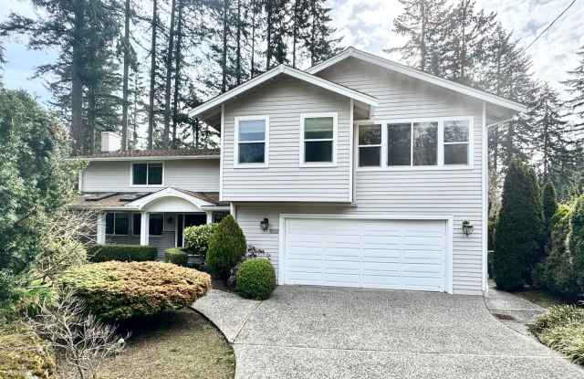 Stunning Bellevue Home with Lush Gardens & Prime Location photos photos